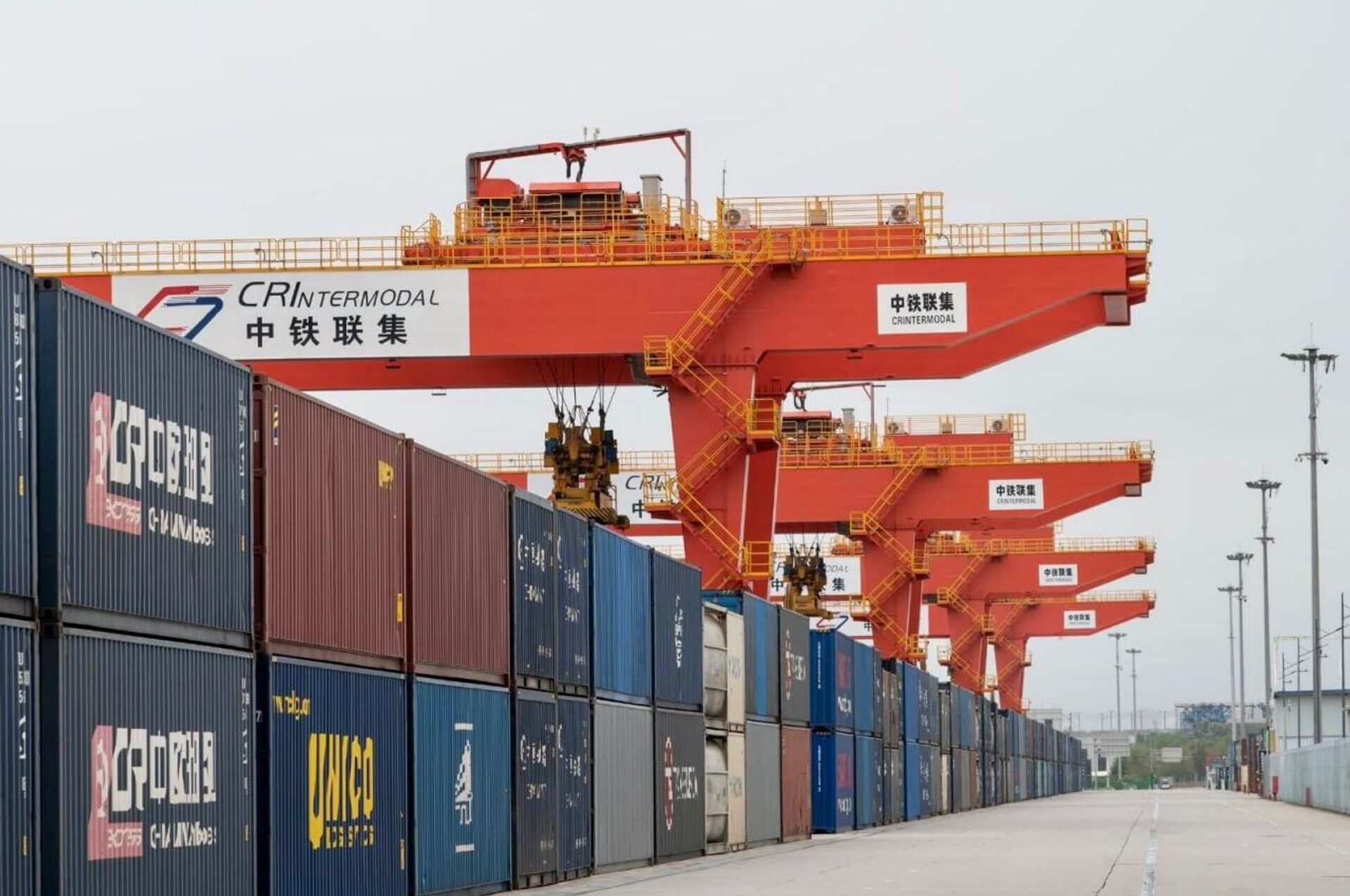 торжественная отправка контейнерного поезда Китай – Европа по ТМТМ - Sputnik Казахстан, 1920, 25.11.2025