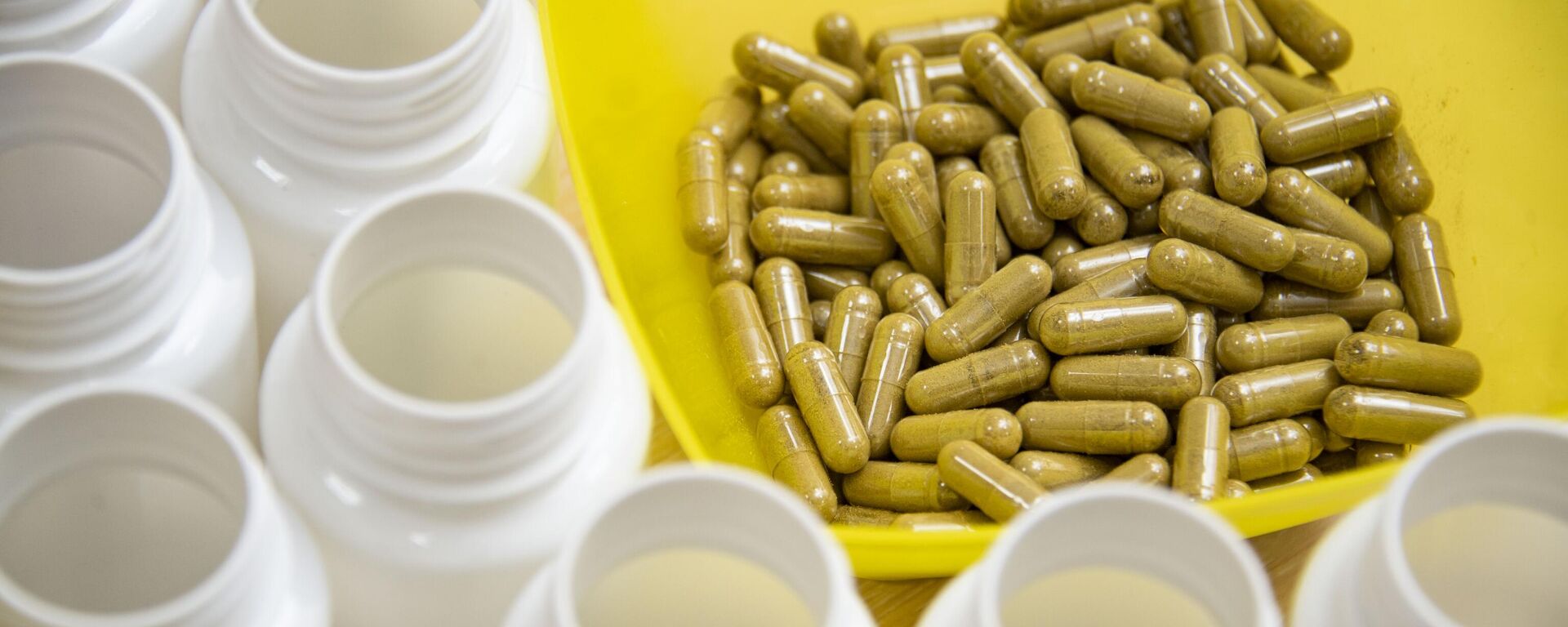 Сенатор адам денсаулығына қауіпті өнімдердің жарнамасын тоқтатуды талап етті   - Sputnik Қазақстан, 1920, 15.01.2026