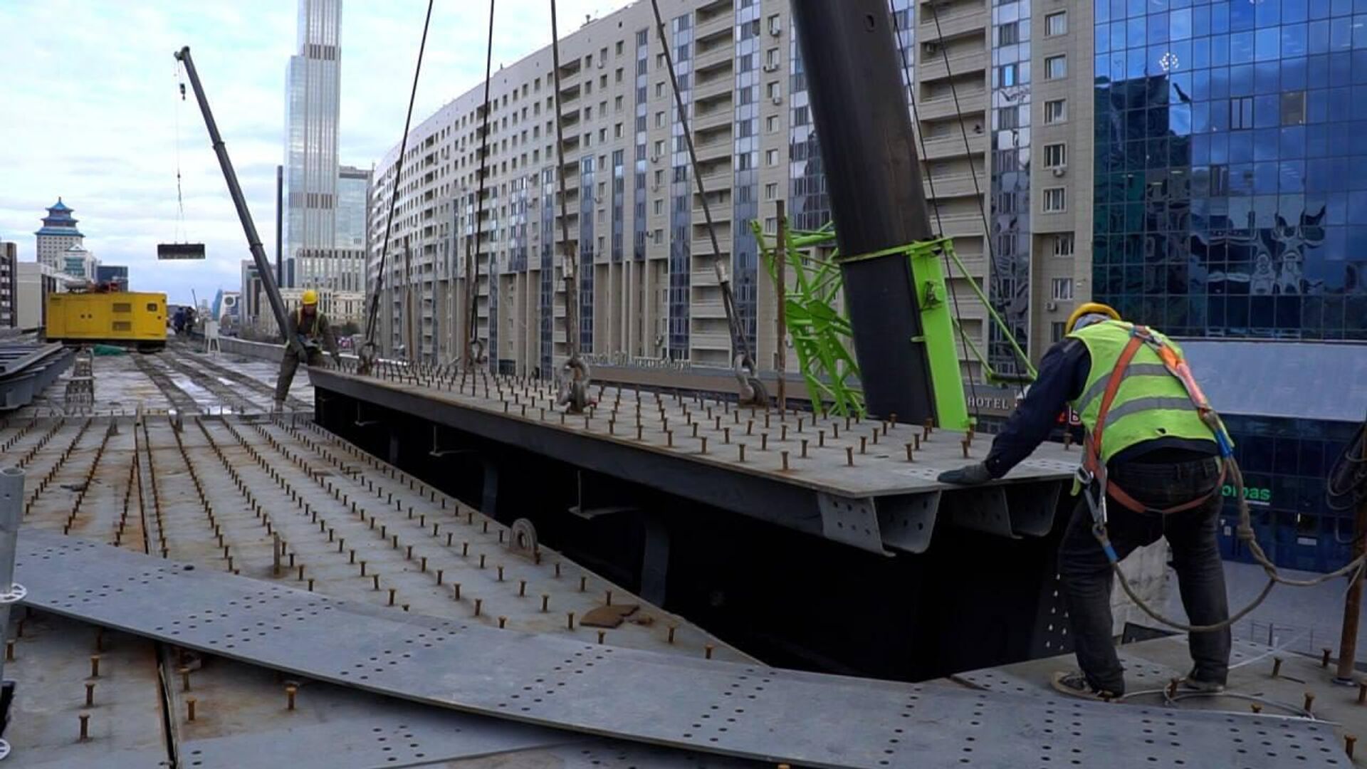 Олжас Бектенов проверил темпы строительства LRT в Астане   - Sputnik Қазақстан, 1920, 24.10.2024