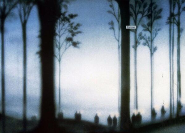 "Фантазия"(1940) —американский анимационный музыкальный фильм-антология. Картина состоит из девяти номеров, музыка для которых исполнялась Филадельфийским оркестром под руководством Леопольда Стоковского. Каждый эпизод выполнен в своём стиле и рассказывает свою историю, не связанную с другими эпизодами.В мультфильме был впервые использован многоканальный звук "Фантасаунд", а стиль картины тяготеет к абстракционизму и авангарду. - Sputnik Казахстан