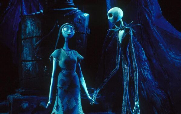 "Кошмар перед Рождеством" (1993) — анимационный готический музыкальный фэнтезийный фильм. Картина основана на одноимённой поэме Тима Бёртона, написанная в 1982 году, когда он работал аниматором в Walt Disney Productions.Disney изначально выпустила фильм через лейбл Touchstone Pictures, поскольку студия посчитала, что готический тон фильма будет "слишком мрачным и пугающим для детей".Премьера "Кошмара перед Рождеством" состоялась на Нью-Йоркском кинофестивале 9 октября 1993 года. - Sputnik Казахстан