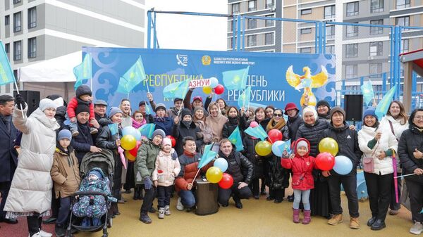 Астанада мәдениет саласы қызметкерлеріне пәтер сертификаттары табысталды - Sputnik Қазақстан