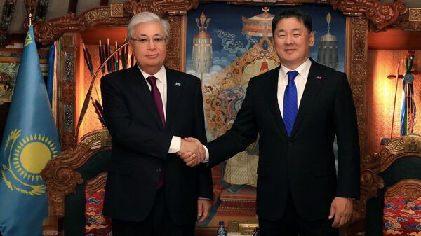 Президенты Казахстана и Монголии Касым-Жомарт Токаев и Ухнаагийн Хурэлсух, архивное фото - Sputnik Казахстан