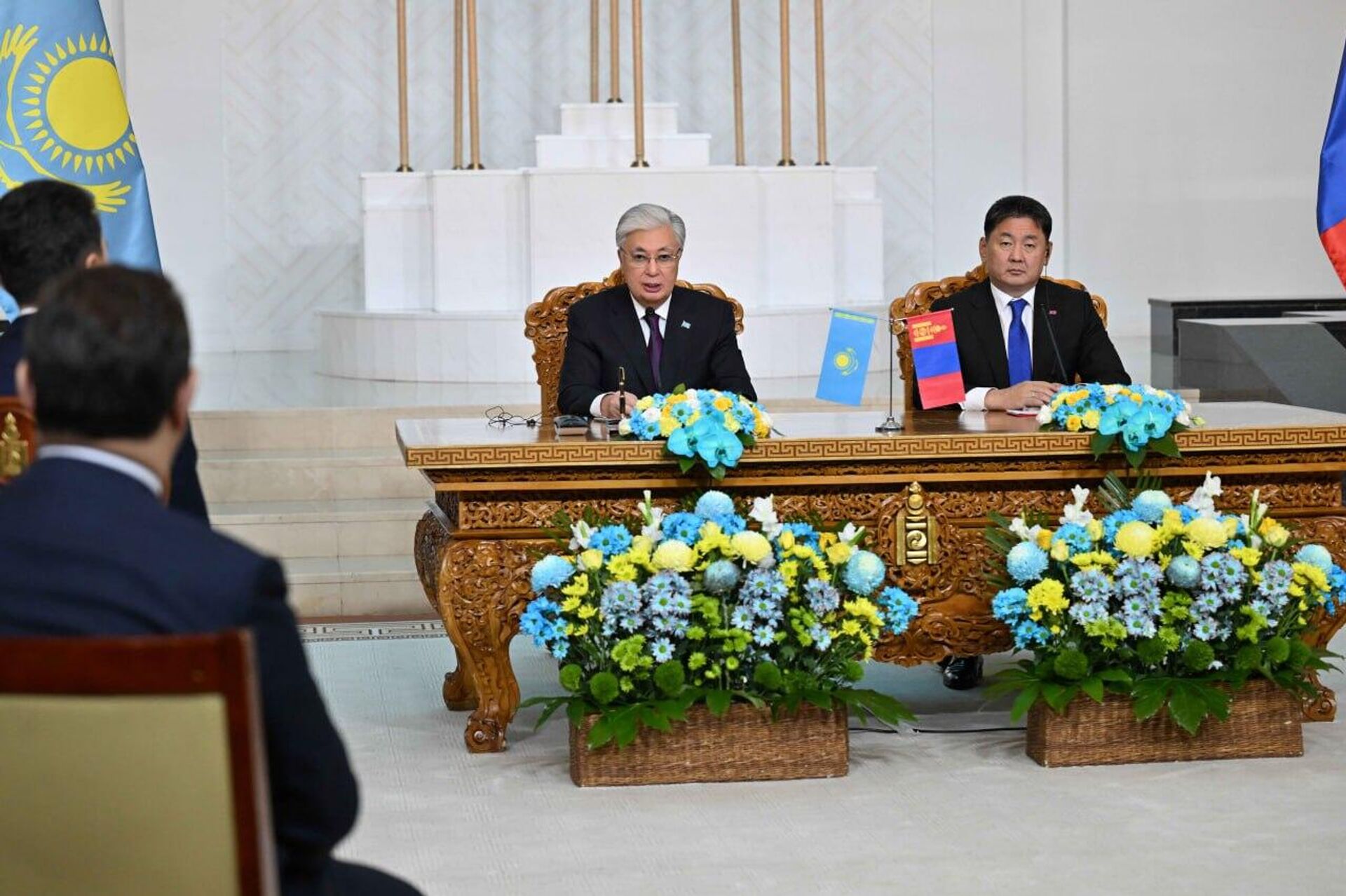 Касым-Жомарт Токаев и Ухнаагийн Хурэлсух провели брифинг для представителей СМИ - Sputnik Казахстан, 1920, 16.04.2026