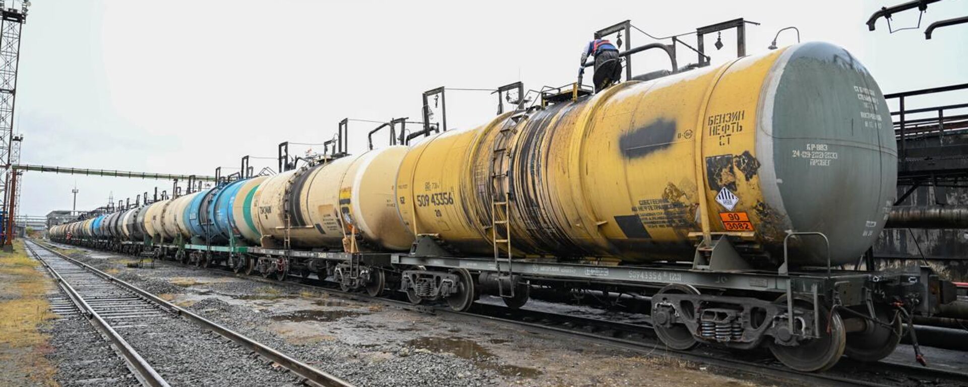 Атырауский нефтеперерабатывающий завод - Sputnik Казахстан, 1920, 12.11.2025