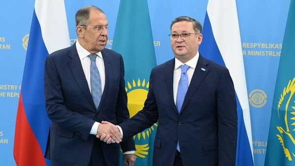 Встреча глав МИД России и Казахстана Лаврова и Нуртлеу - Sputnik Казахстан