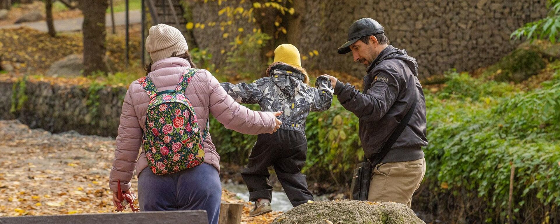 Семья в Алматы, архивное фото - Sputnik Казахстан, 1920, 19.11.2025