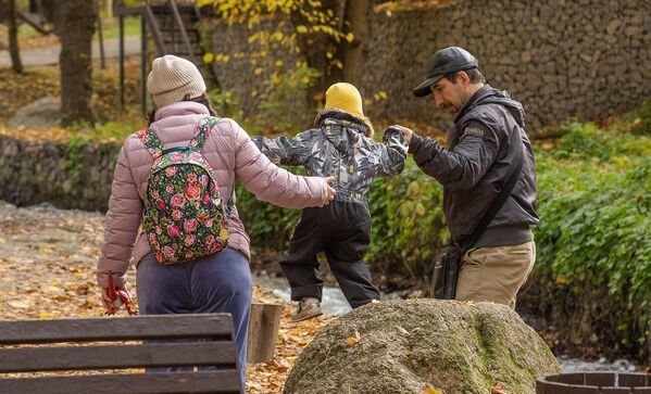 Те же самые излюбленные места прогулок горожан превратились в естественные фотозоны.  - Sputnik Казахстан
