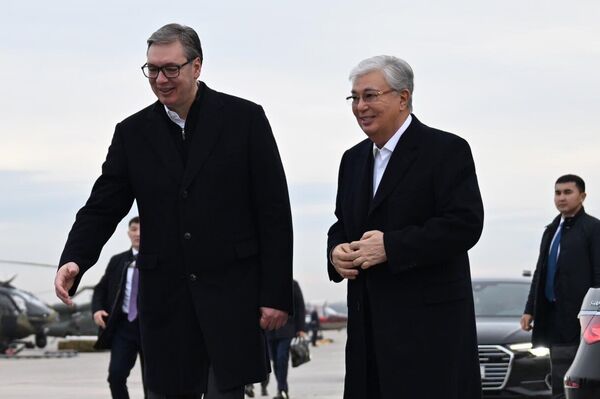 Александр Вучич и Касым-Жомарт Токаев на выставке оборонной промышленности в Сербии, архивное фото - Sputnik Казахстан