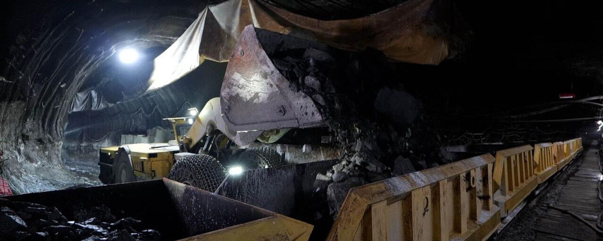 Токаев посетил шахту Болашак в Актюбинской области - Sputnik Казахстан, 1920, 18.02.2025