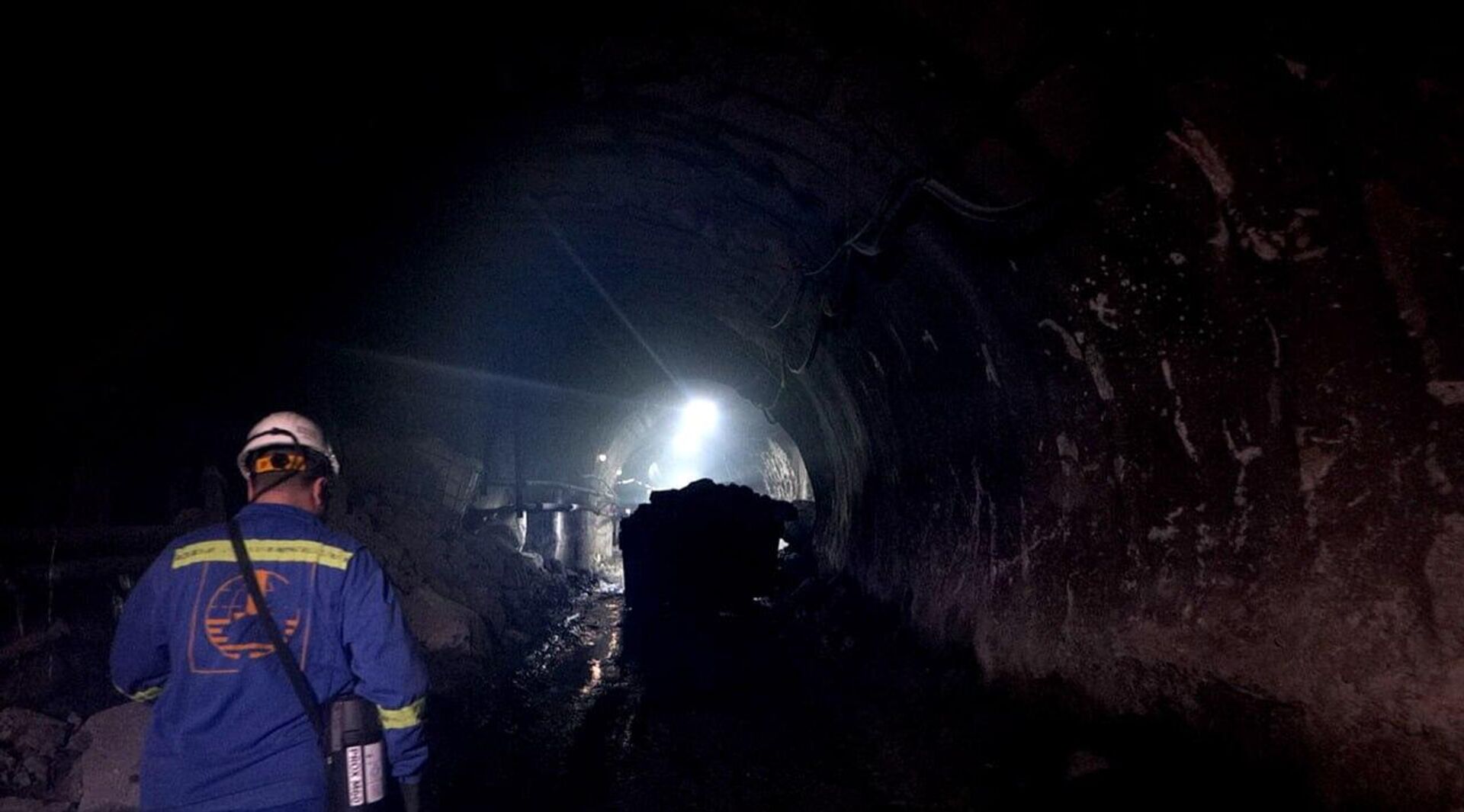 Тоқаев Хромтаудағы Болашақ шахтасын аралап көрді - Sputnik Казахстан, 1920, 10.12.2024