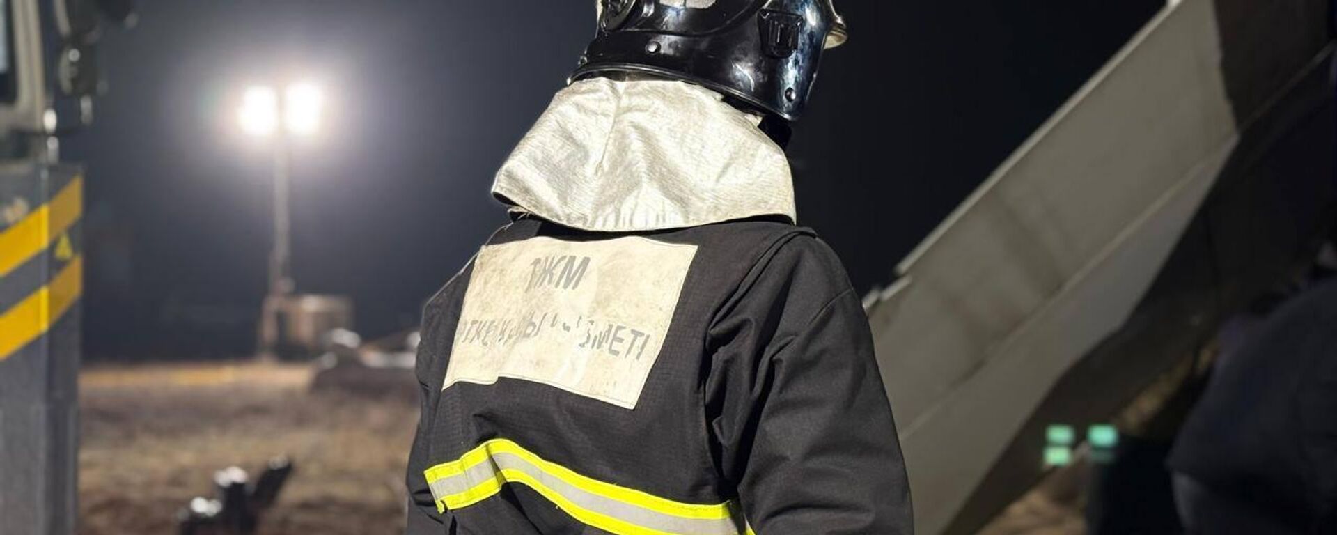 Крушение самолета близ Актау: на месте происшествия продолжаются работы по разбору конструкций самолета. - Sputnik Казахстан, 1920, 29.12.2024