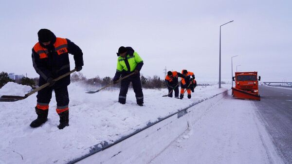 Дорожные службы Казахстана работают в усиленном режиме в новогодние праздники - Sputnik Казахстан