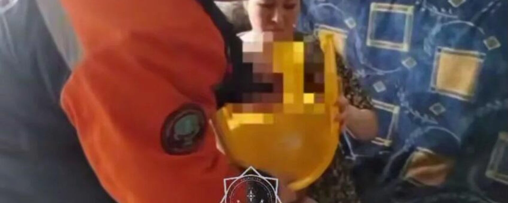 Голову малыша извлекли из горшка специалисты МЧС в Семее - Sputnik Казахстан, 1920, 08.01.2025