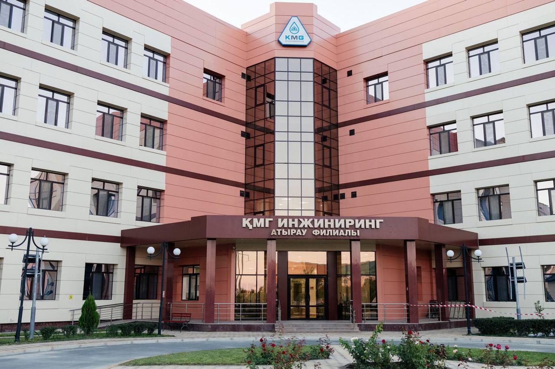 В Атырау на базе ТОО КМГ Инжиниринг работает уникальная лаборатория, в которой проводятся научно-исследовательские работы по разработке и внедрению в промышленность технологий безопасного хранения и транспортировки водорода - Sputnik Казахстан, 1920, 10.01.2025