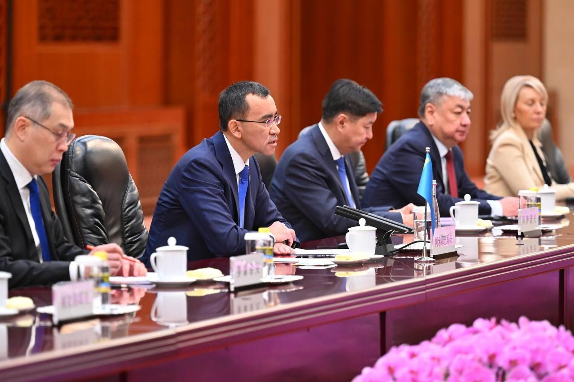 Председатель Сената Маулен Ашимбаев прибыл с официальным визитом в Китай - Sputnik Казахстан, 1920, 13.01.2025