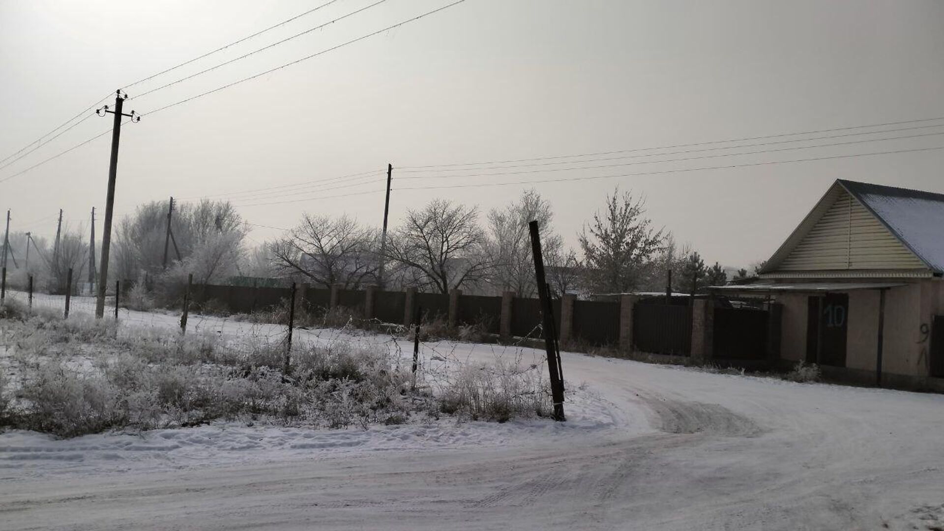 Алматы облысында 300 оқушы мектепке бару үшін бір сағат жаяу жүруге мәжбүр  - Sputnik Қазақстан, 1920, 15.01.2025