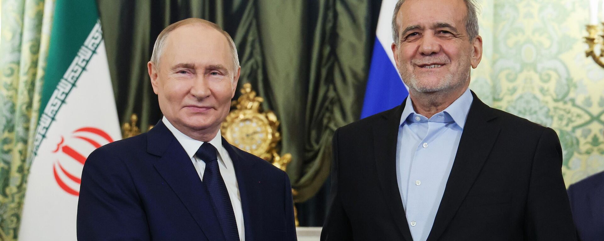 Встреча президента РФ В. Путина и президента Ирана М. Пезешкиана - Sputnik Казахстан, 1920, 17.01.2025