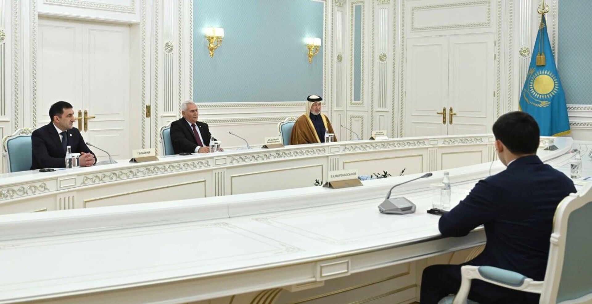 Токаев наградил орденами президентов Международной и Азиатской федераций тяжелой атлетики - Sputnik Казахстан, 1920, 17.01.2025