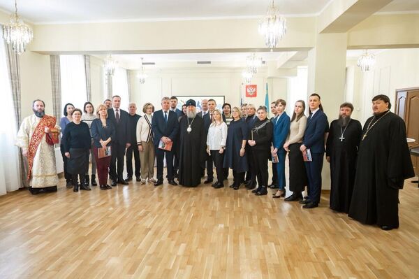 Митрополит Астанайский и Казахстанский Александр посетил Генеральное консульство России в Алматы - Sputnik Казахстан