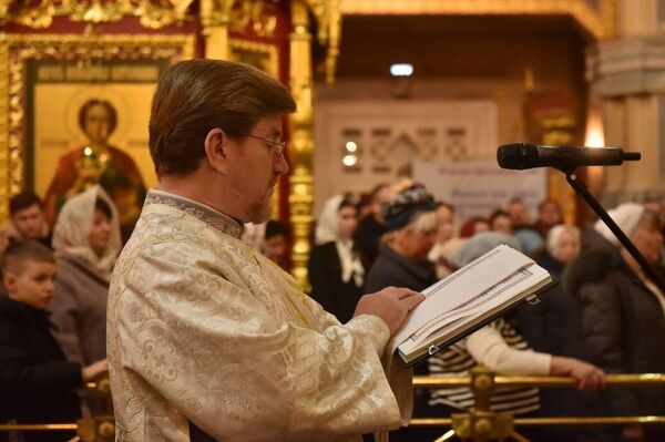 Праздничная крещенская служба в Алматы - Sputnik Казахстан