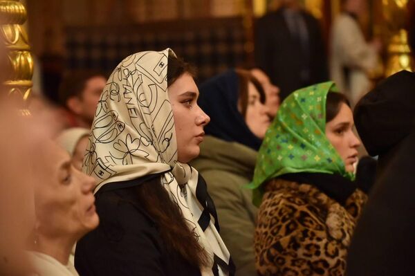 Праздничная крещенская служба в храме в Алматы - Sputnik Казахстан