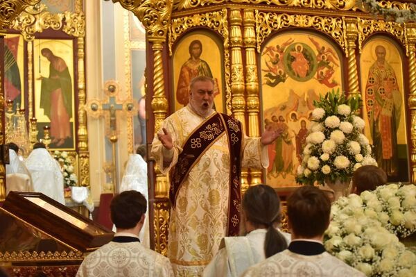 Праздничная крещенская служба в храме в Алматы - Sputnik Казахстан