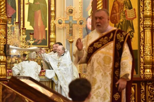 Праздничная крещенская служба в храме в Алматы - Sputnik Казахстан