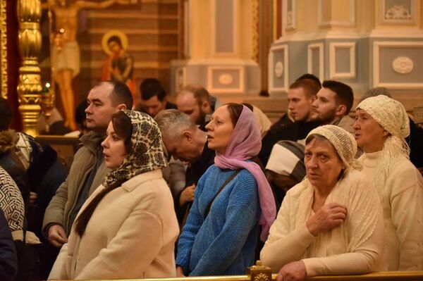 Праздничная крещенская служба в храме в Алматы - Sputnik Казахстан