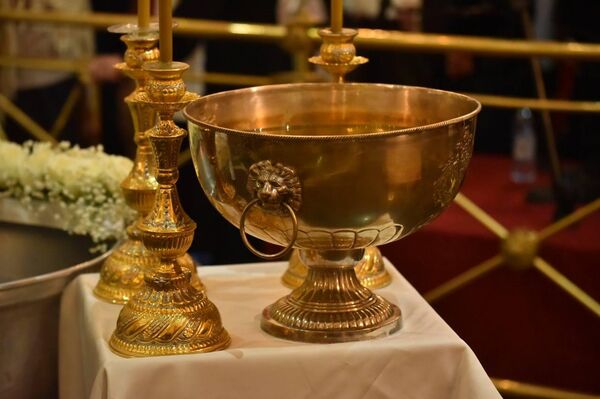 Праздничная крещенская служба в храме в Алматы - Sputnik Казахстан