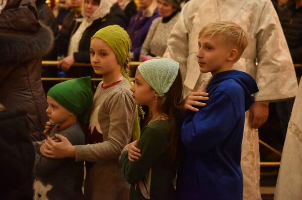 Праздничная крещенская служба в храме в Алматы - Sputnik Казахстан