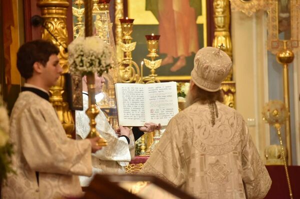 Праздничная крещенская служба в храме в Алматы - Sputnik Казахстан