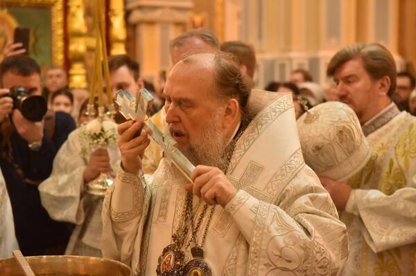 Праздничная крещенская служба в храме в Алматы - Sputnik Казахстан