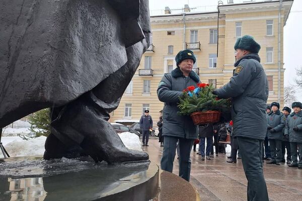 Память Алии Молдагуловой почтили в Санкт-Петербурге - Sputnik Казахстан