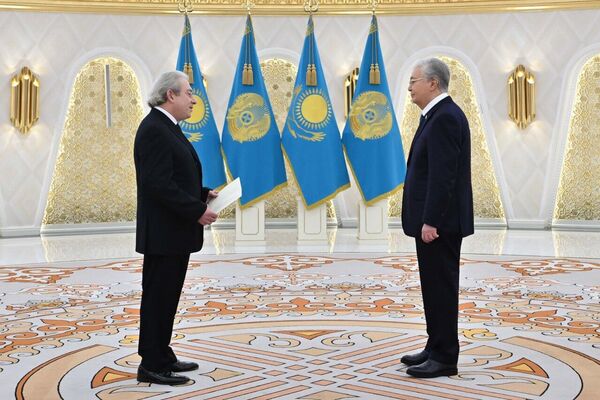 Токаев принял верительные грамоты у послов - Sputnik Казахстан