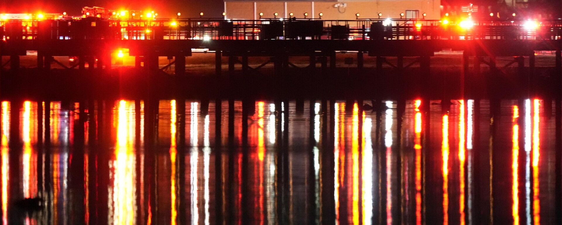 Кадры с места крушения пассажирского самолета в Вашингтоне, США - Sputnik Казахстан, 1920, 30.01.2025