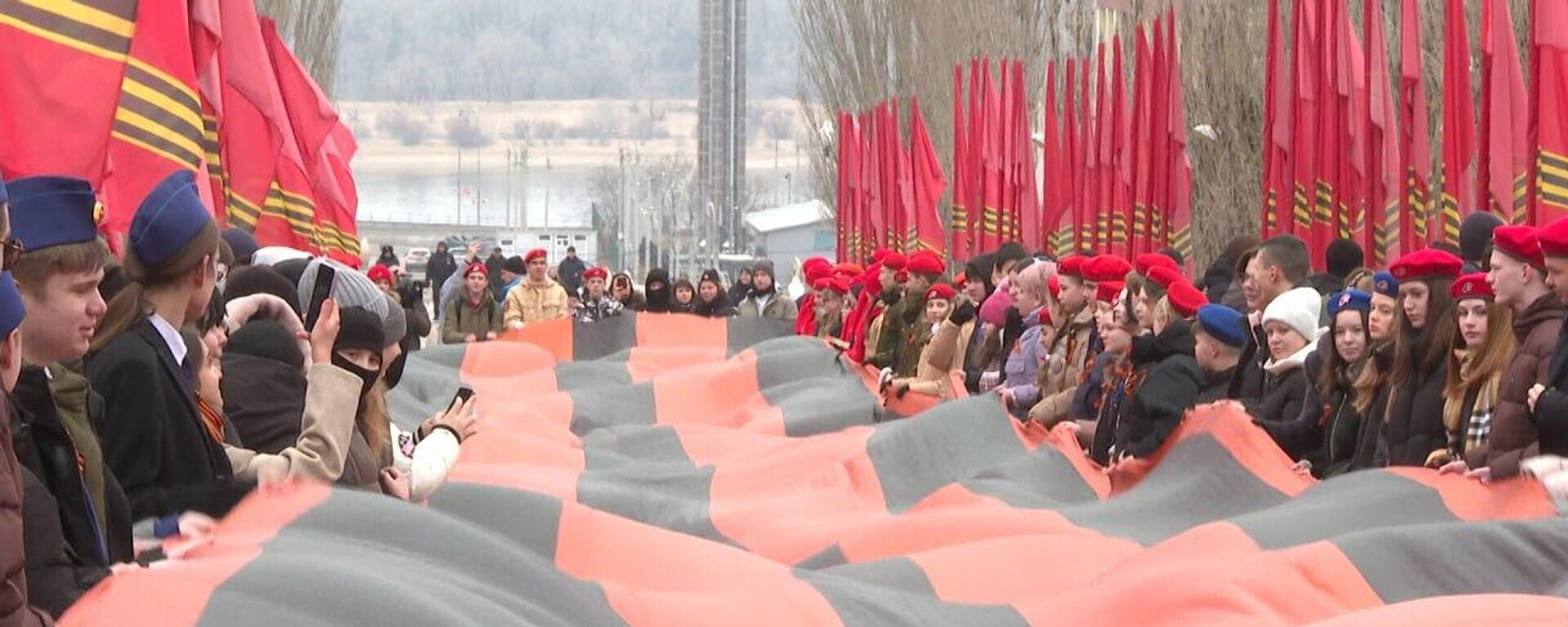 Акция на Мамаевом кургане к 80-летию Победы над фашизмом - Sputnik Казахстан, 1920, 01.02.2025