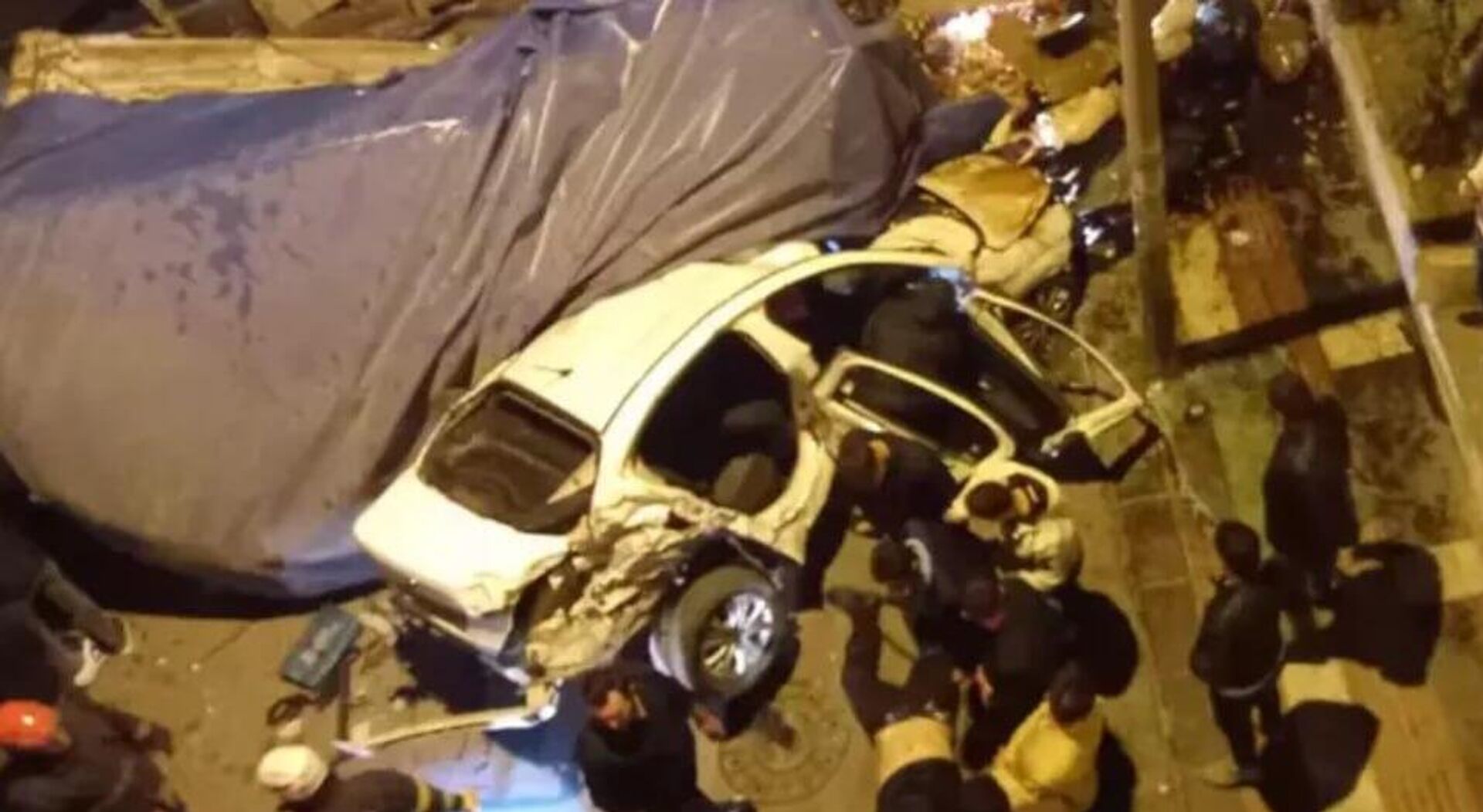 Грузовик упал с моста в Турции  - Sputnik Казахстан, 1920, 03.02.2025