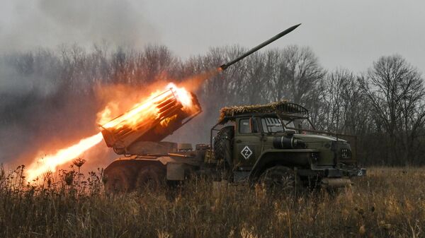 Боевая работа РСЗО Град группировки Запад на Краснолиманском направлении СВО - Sputnik Казахстан