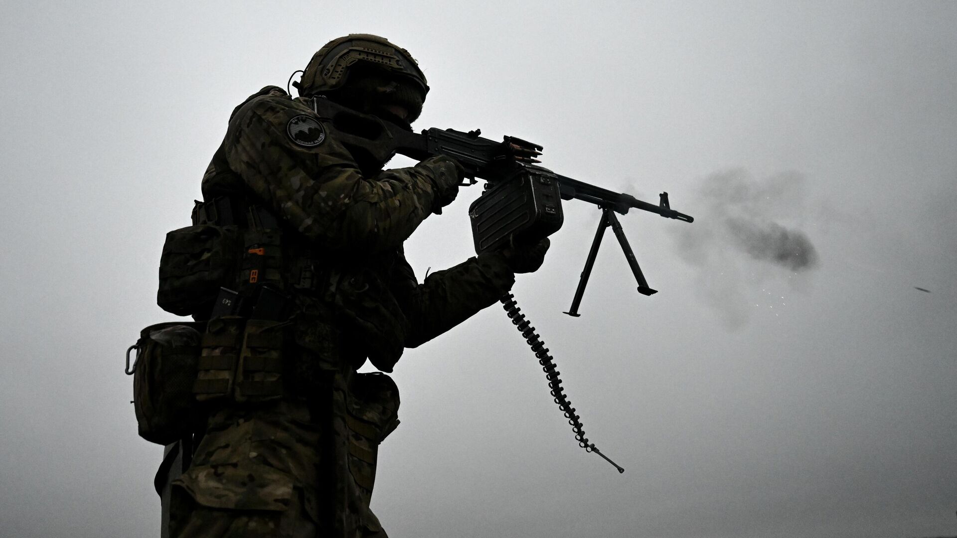 Боевое слаживание штурмовиков и расчетов БПЛА группировки Запад на Краснолиманском направлении Боевое слаживание штурмовиков и расчетов БПЛА группировки Запад на Краснолиманском направлении - Sputnik Казахстан, 1920, 29.11.2025