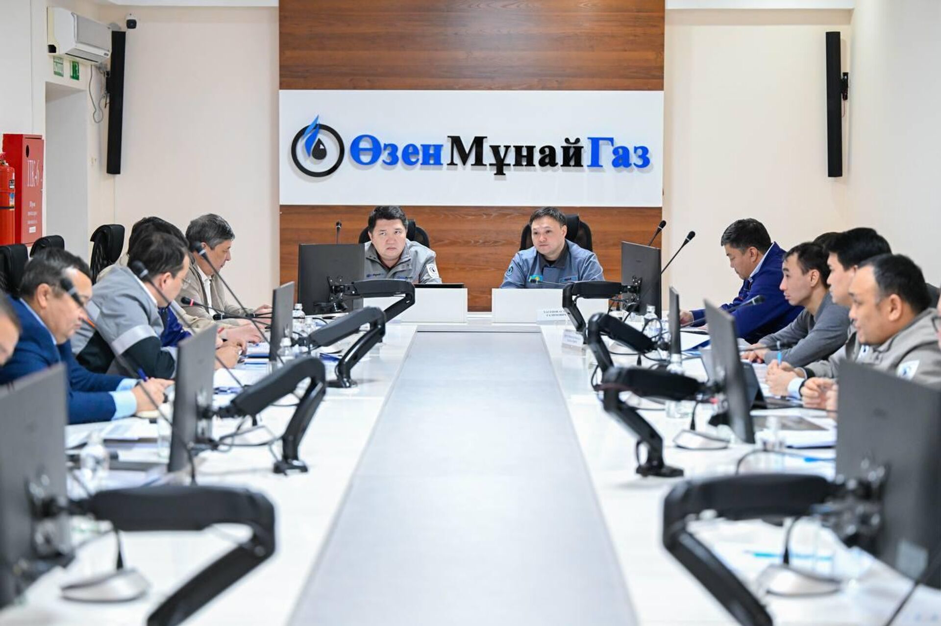 Председатель Правления АО НК КазМунайГаз (КМГ) Асхат Хасенов посетил АО Озенмунайгаз (ОМГ) - Sputnik Казахстан, 1920, 06.02.2025