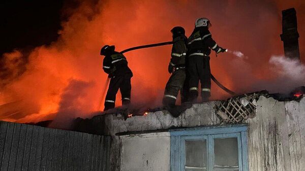 Пожар в жилом доме, архивное фото - Sputnik Казахстан