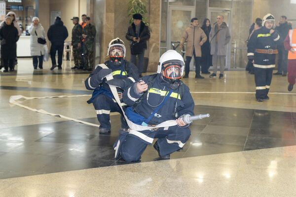 Учения в здании КТЖ в Астане Учения в здании КТЖ в Астане - Sputnik Казахстан