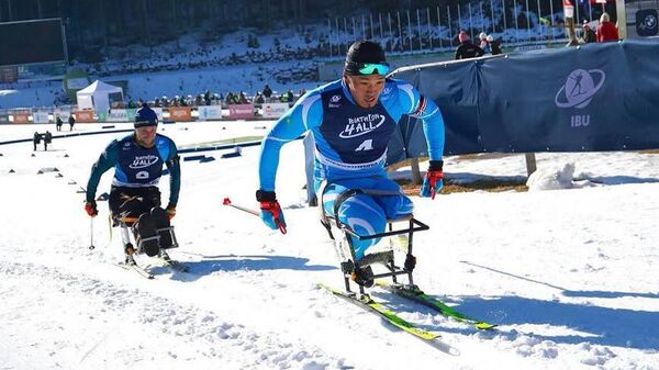 Ербол Хамитов взял золото в индивидуальной гонке на 12,5 км на ЧМ по парабиатлону в Словении.  - Sputnik Казахстан