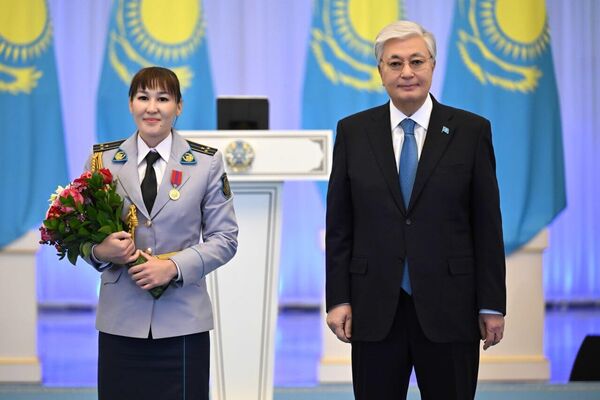 Токаев  вручил награды сотрудникам силовых структур Казахстана - Sputnik Казахстан