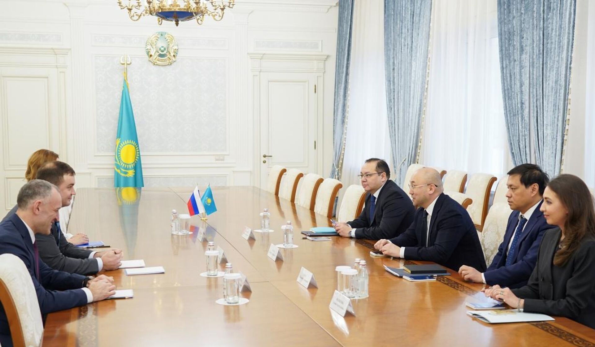 Посол Казахстана в России Даурен Абаев посетил Омскую область  - Sputnik Казахстан, 1920, 12.02.2025