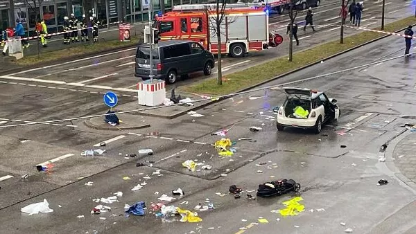 В Мюнхене автомобиль въехал в толпу людей, участвующих в стачке профсоюза - Sputnik Казахстан