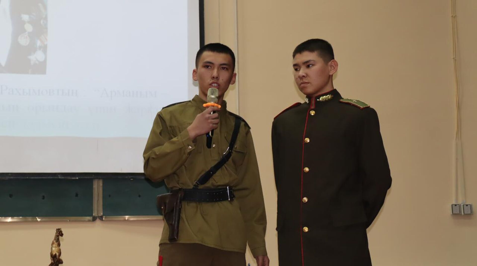 В Шымкенте почтили память генерала Сабыра Рахимова - Sputnik Казахстан, 1920, 14.02.2025