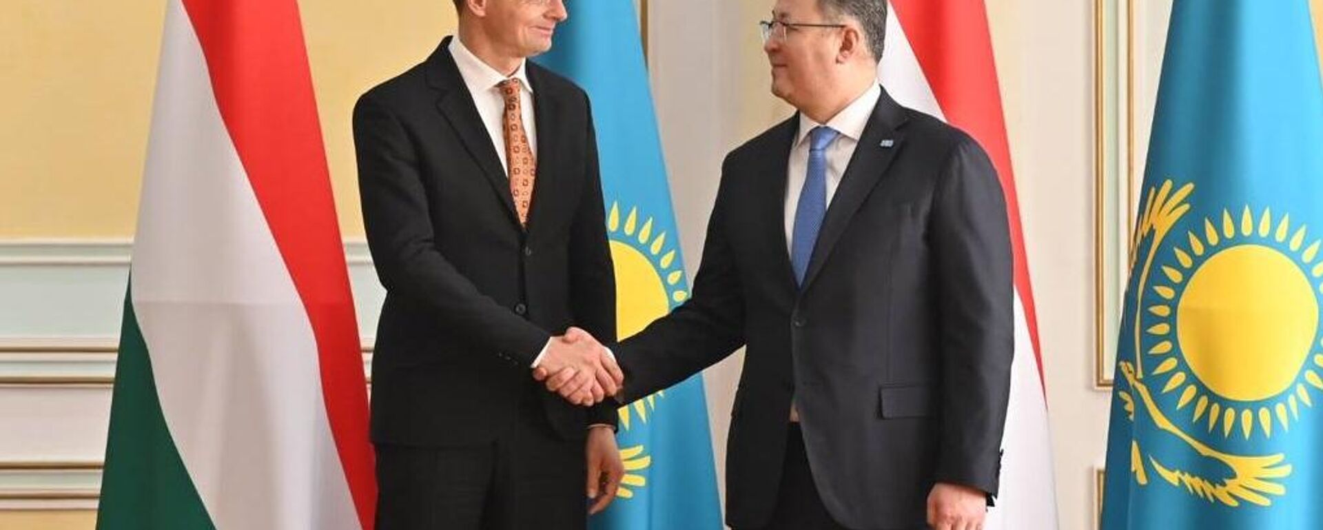 Министр иностранных дел Венгрии Петер Сийярто прибыл в Казахстан - Sputnik Казахстан, 1920, 17.02.2025