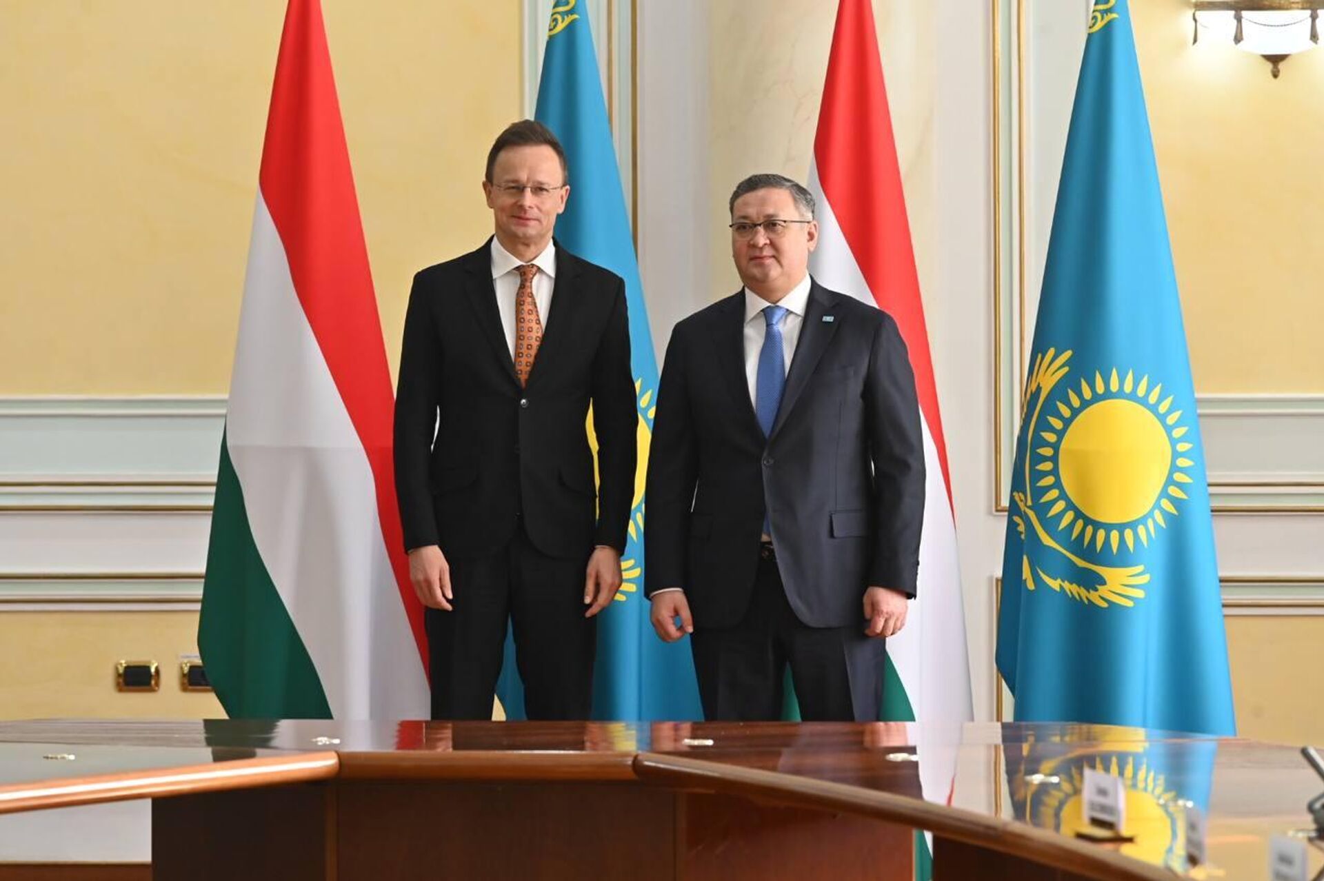 Министр иностранных дел Венгрии Петер Сийярто прибыл в Казахстан - Sputnik Казахстан, 1920, 17.02.2025